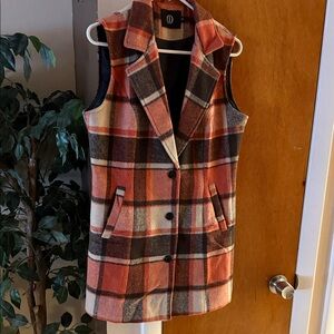 Beautiful Plaid Sleeveless Women's Vest/Coat!